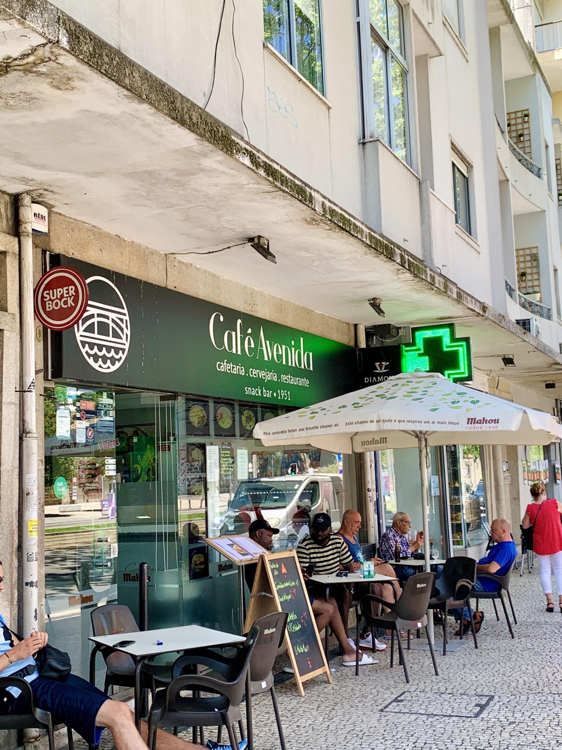 Café-Avenida-Porto-Portugal-1
