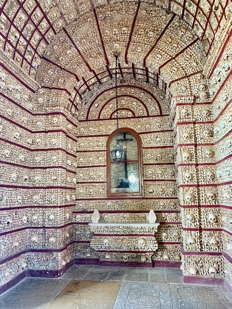 Chapelle-des-os-Faro-Portugal