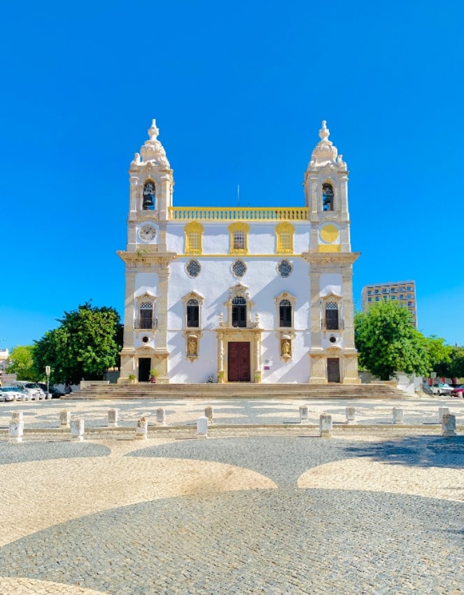 Eglise-de-Carmo-Faro-Portugal