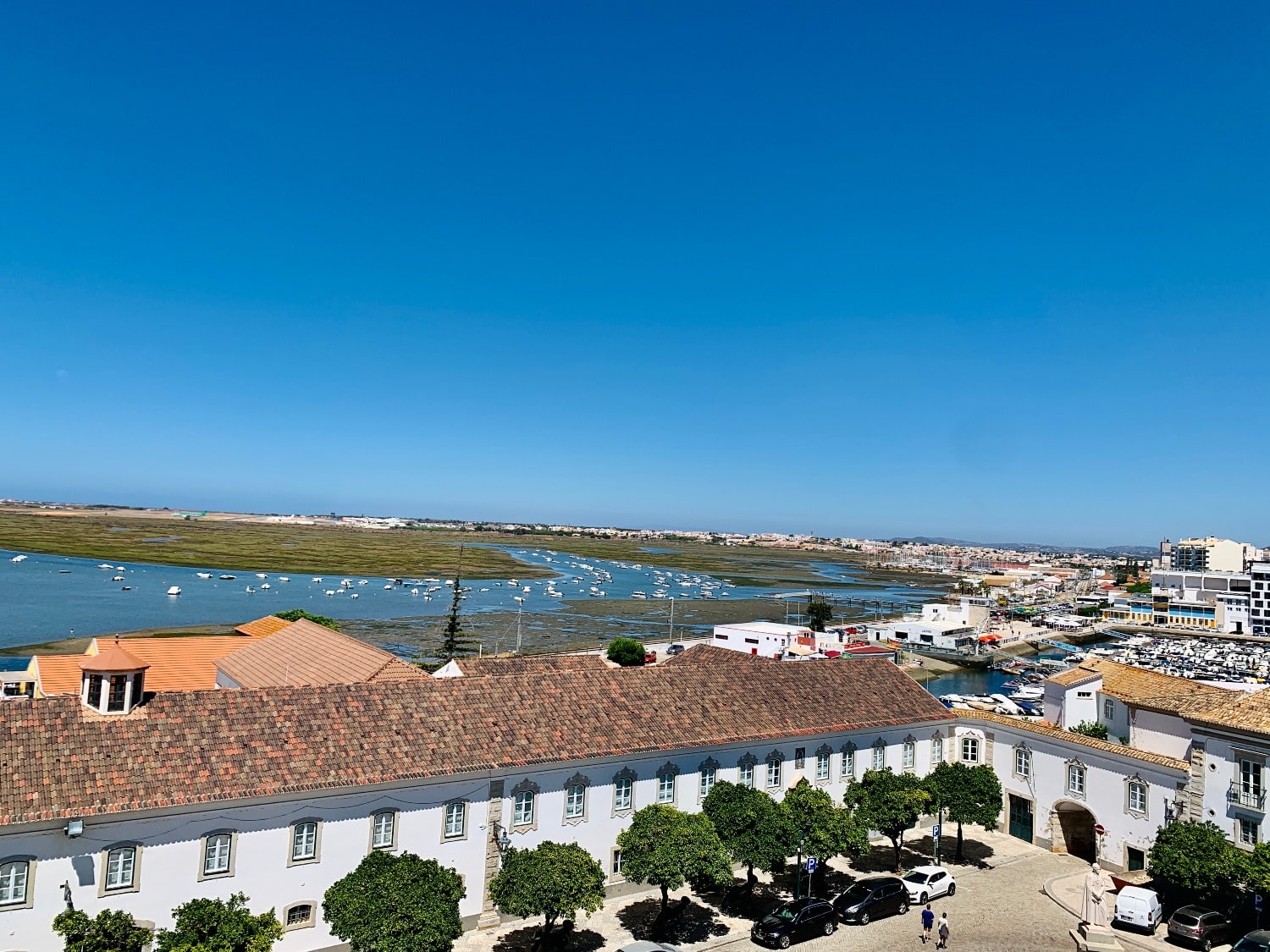 Sur-le-toit-de-la-cathédrale-de-Faro-Portugal